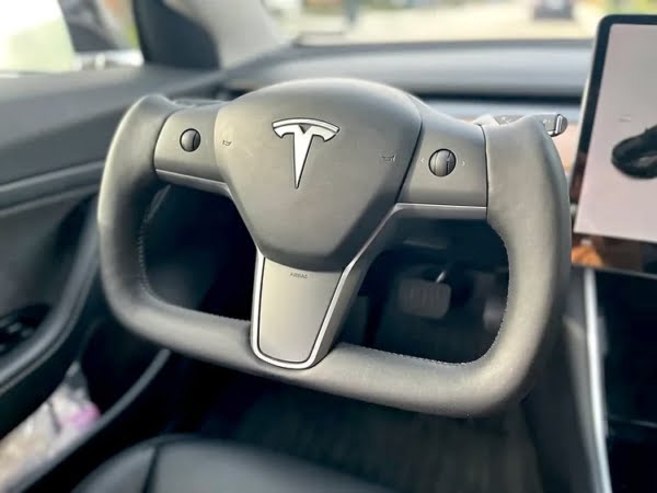 Tesla Yoke Steering Wheel Upgrade